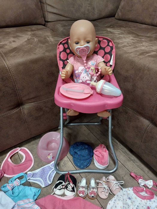 Кукла Бейби Борн, столче за хранене и аксесоари