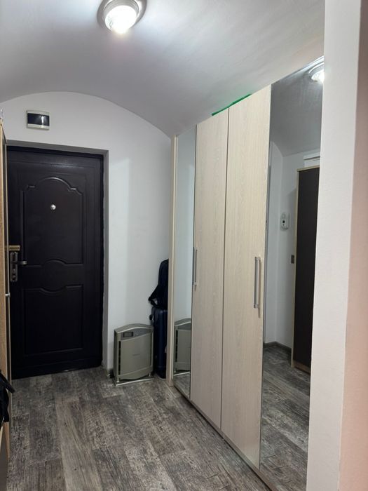 Inchiriez garsoniera cu terasa