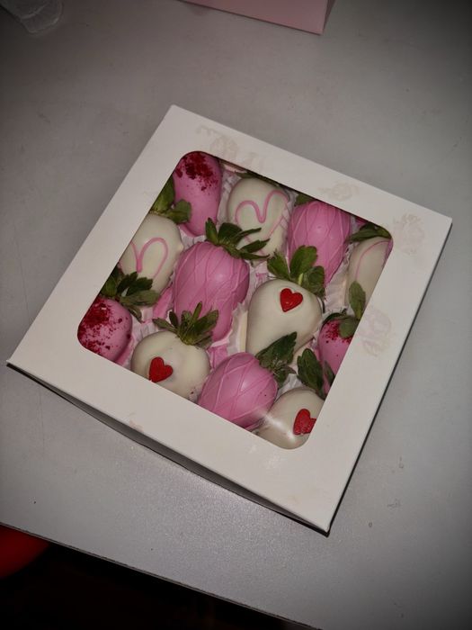 Клубника в шоколаде - 12 шт