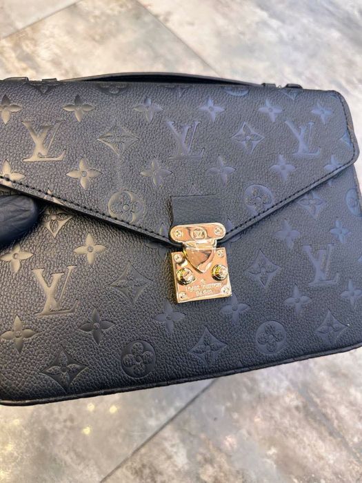 Черна дамска чанта LV