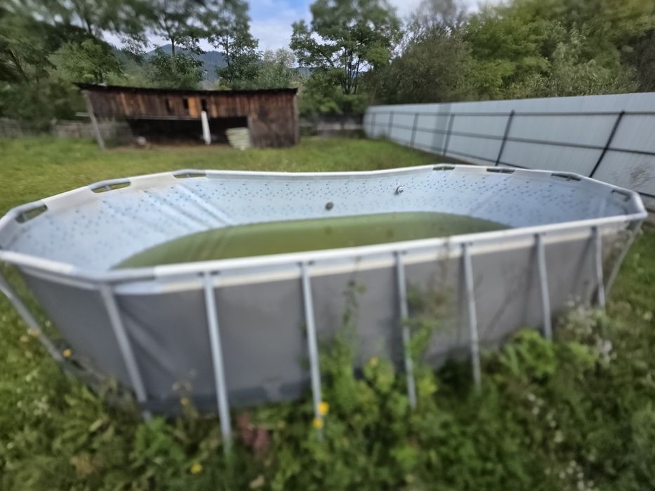 Piscină spațioasă