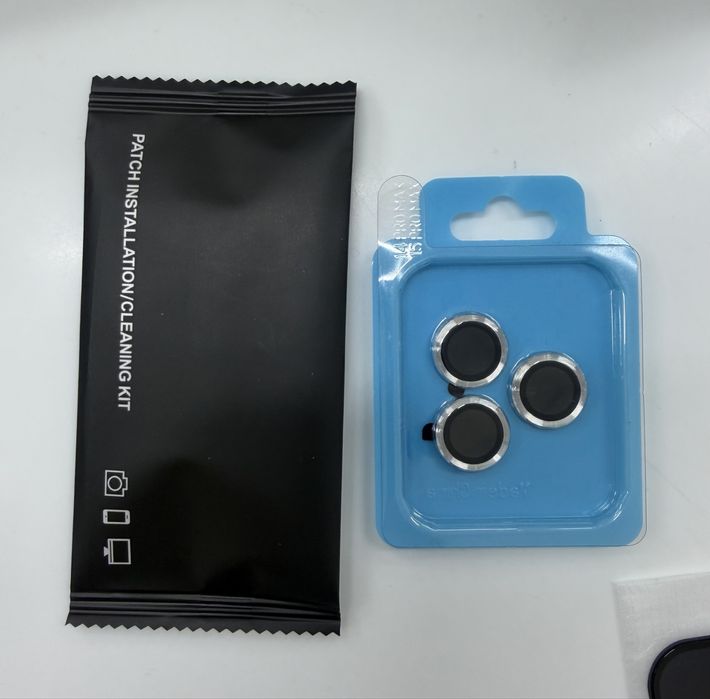 Продам 2 стекла на Iphone 15 pro max