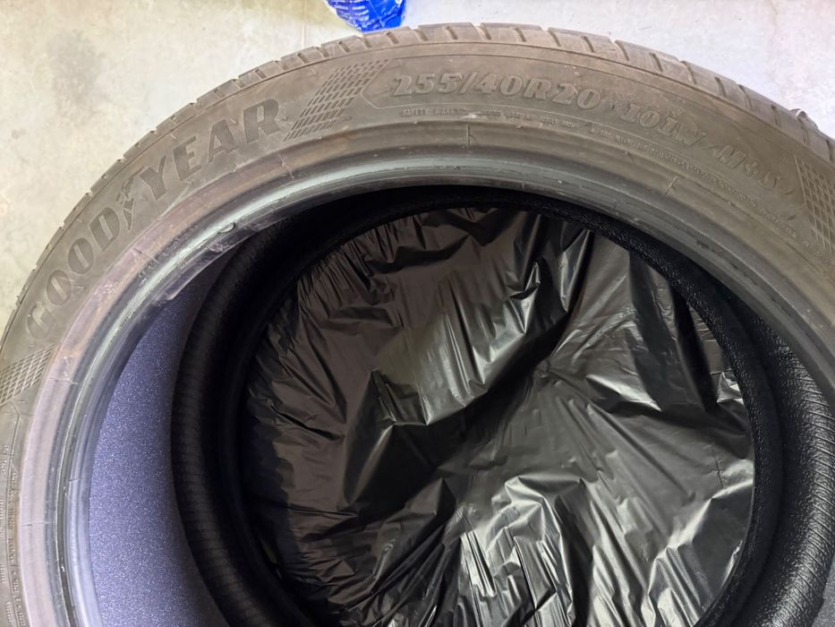 Продавам гуми 255/40/20 GoodYear Eagle F1 за Tesla Y