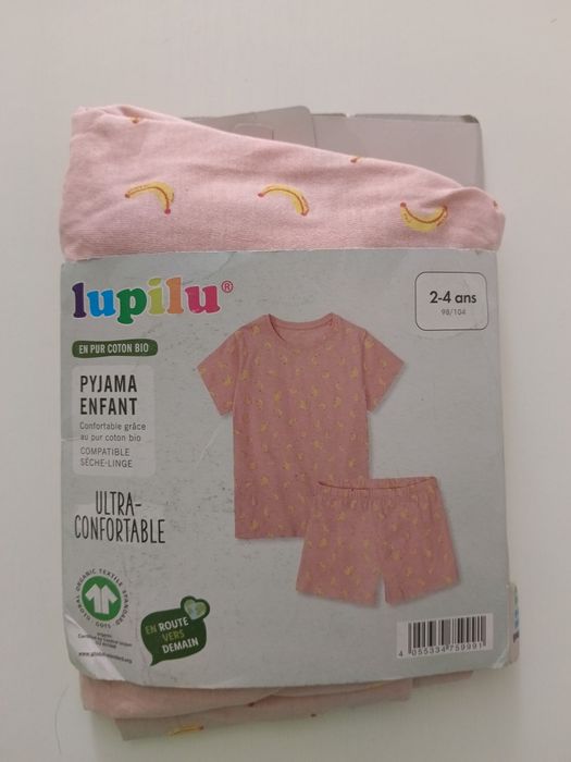 Костюмы на девочек новые .