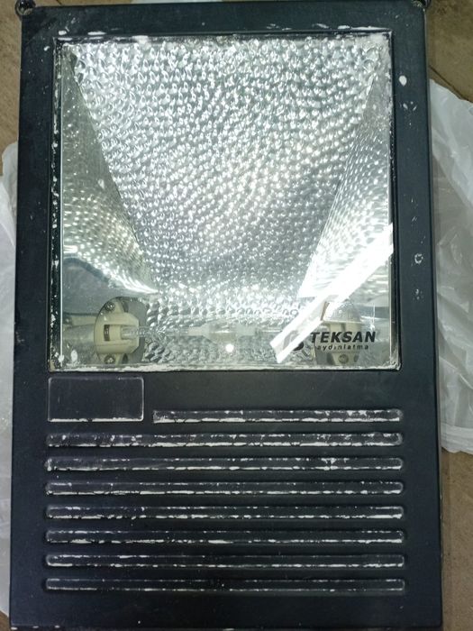 Мощная лампа для гаража