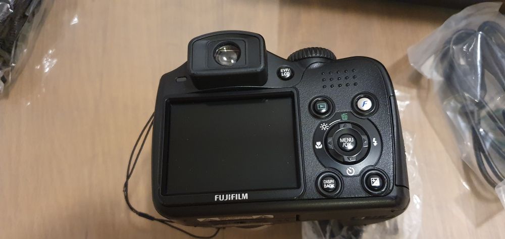 Aparat foto Fuji Film S5700