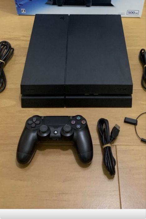 Playstation 4 с играми с джостиком