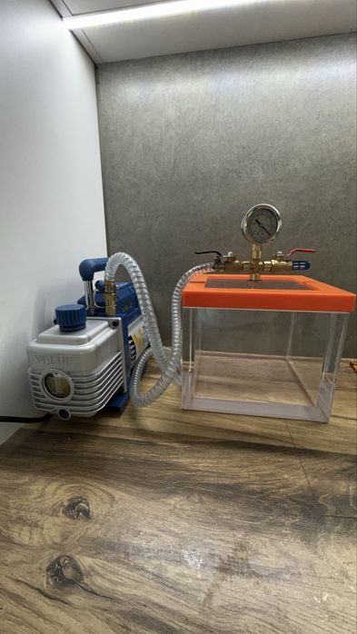 Вакумный компрессор и камера.