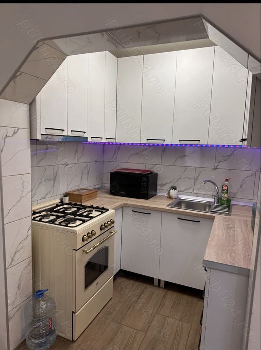 Inchiriez casa la curte comuna cu terasa privata