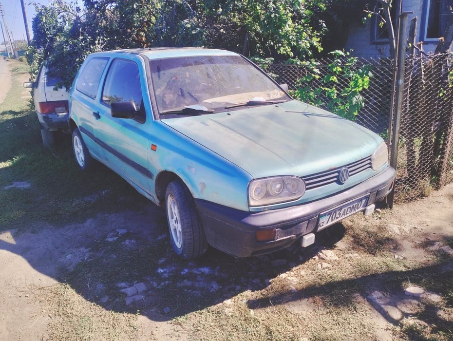 Продам гольф 3 ,на ходу 1.8 купе