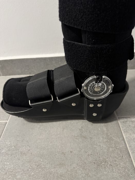 Orteza Pentru Glezna Tip Walker Cu Perna De Aer Si Reglaj Unghi