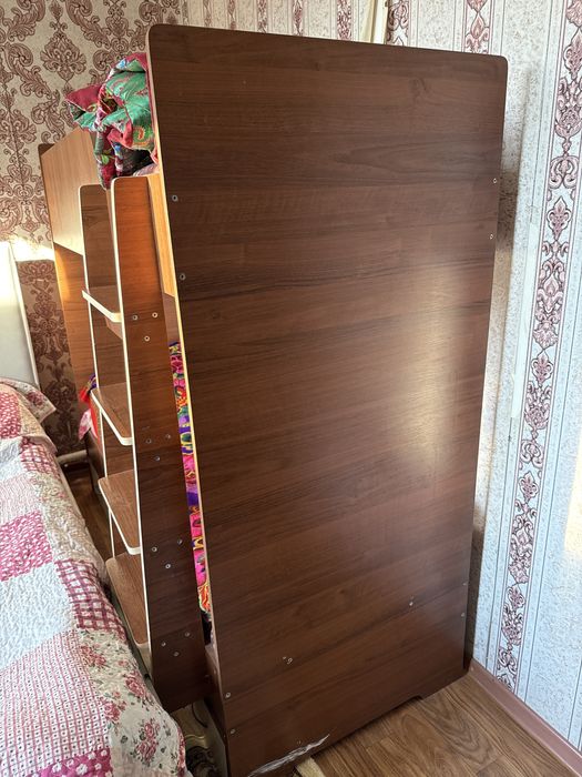 Кровать двухьярустной