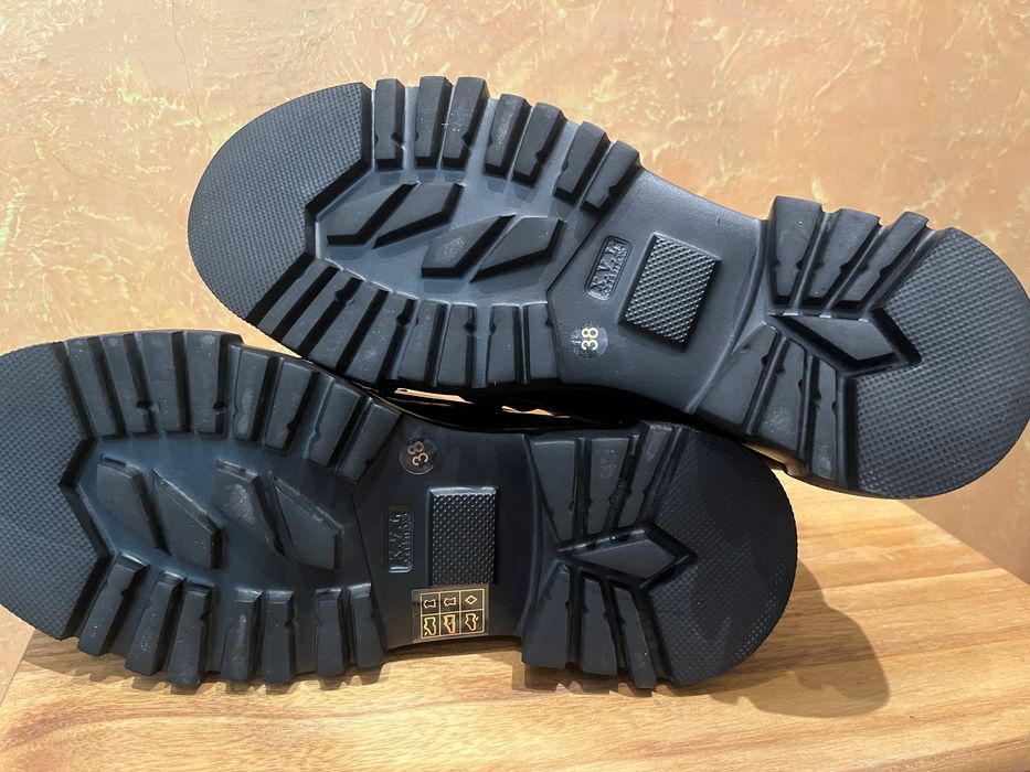 Обувки от естествена  кожа , 38- ми номер.