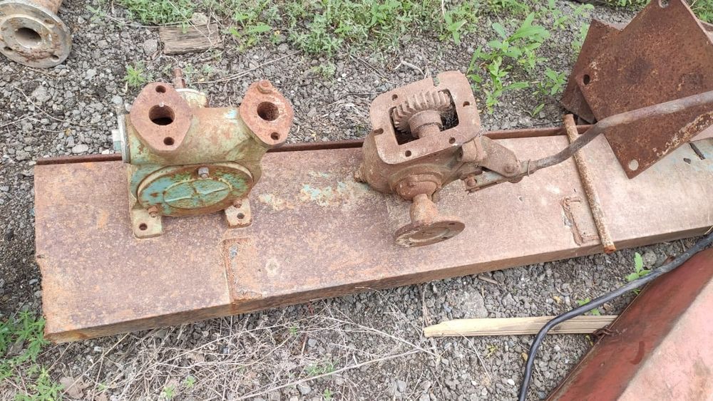 Насос,флянцы разные.