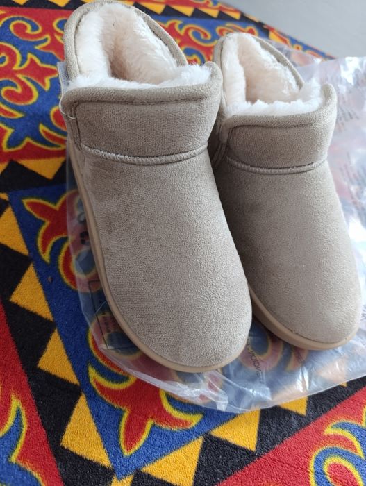 Продам детские угги