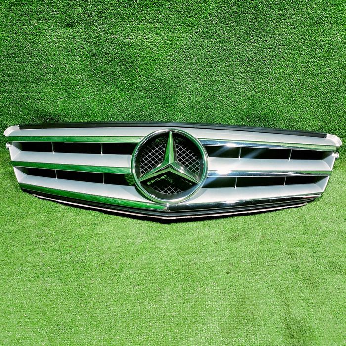 Продам Решетка радиатора в сборе Mercedes Benz C Class W204
