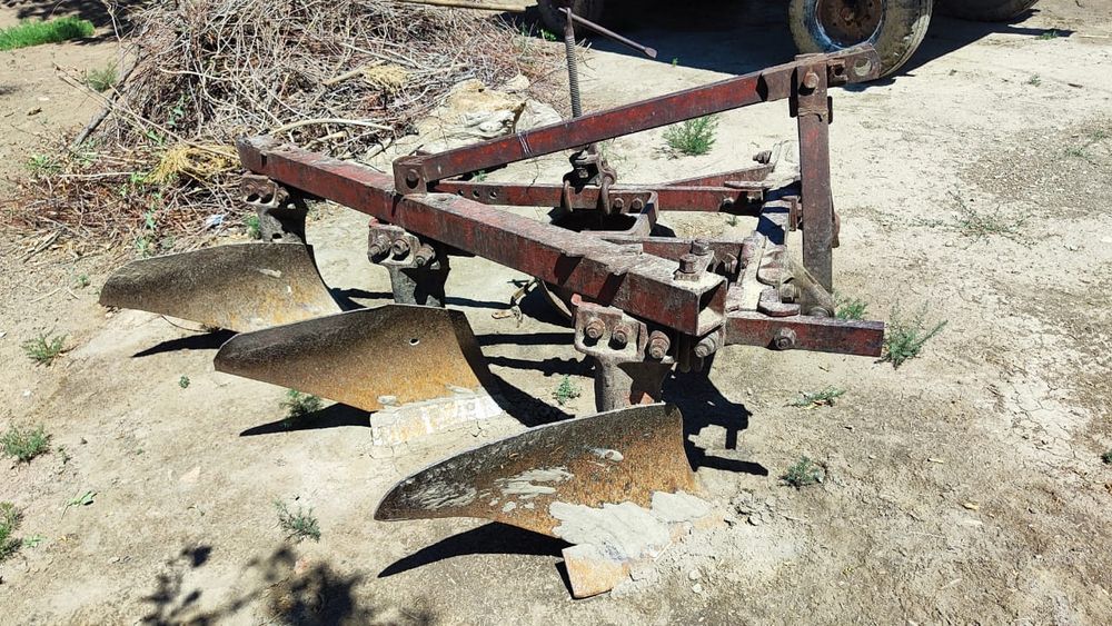 Трактор тележка сока