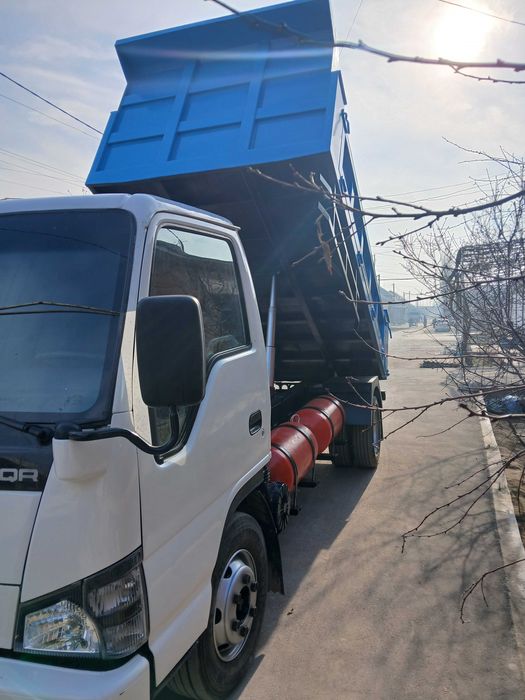 Isuzi sotiladi 2011 yili zavodskoy avtobusmas