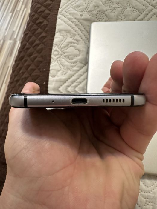 Huawei P10 Lite, 3 GB RAM, 32 GB memorie internă.