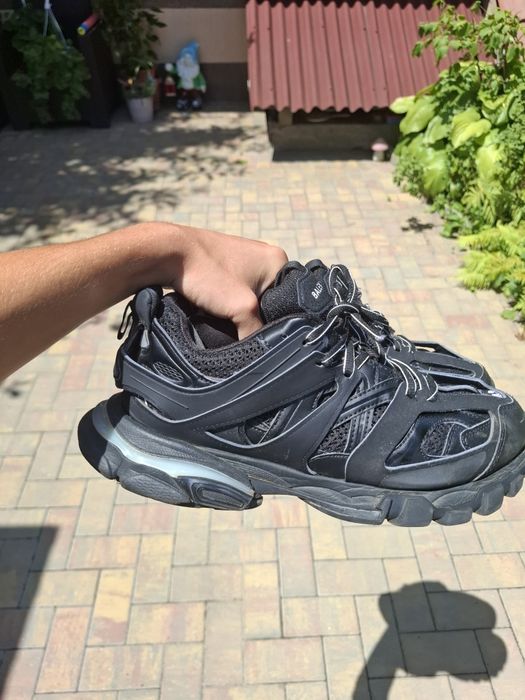 Balenciaga track