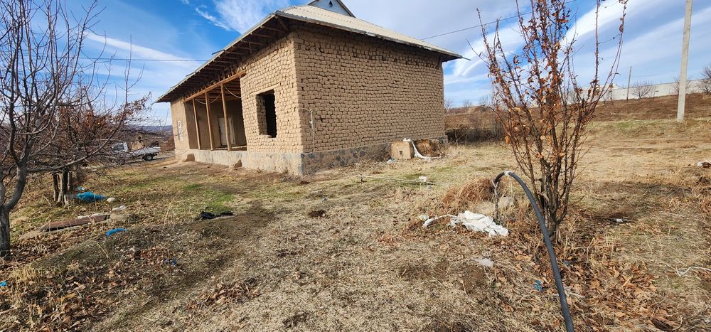 5 хонали янги курилган ховли сотилади деярли 60 сотох ер  билан