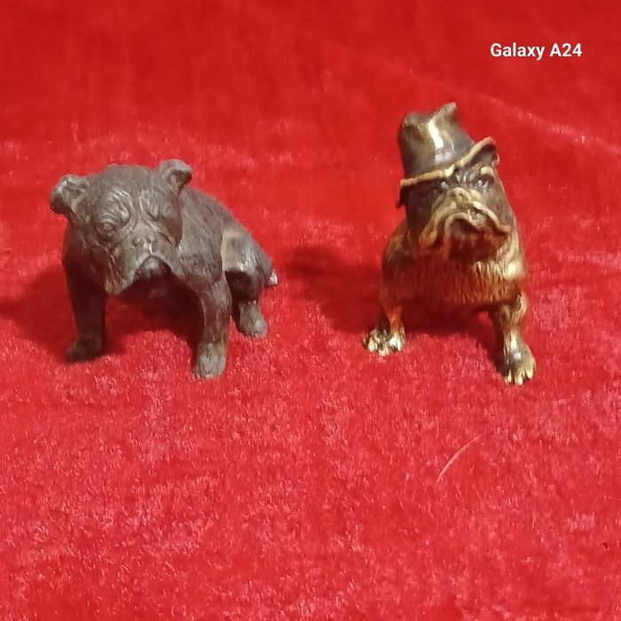 Бронзовые дюралюминовые собаки продаются