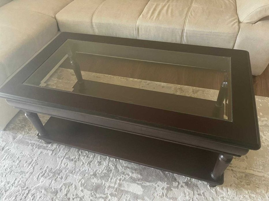 Masuta de cafea din lemn prelucrat negru si sticla