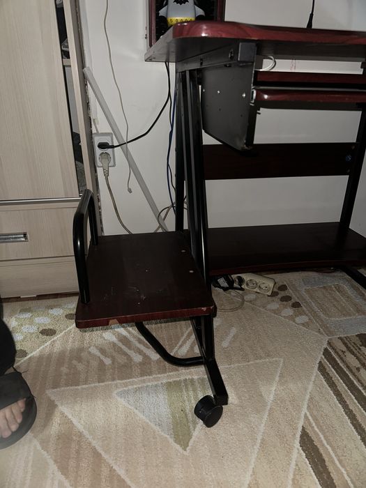 Рабочий компьютерный стол