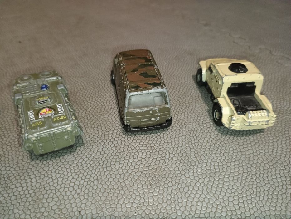 Метални колички и танк