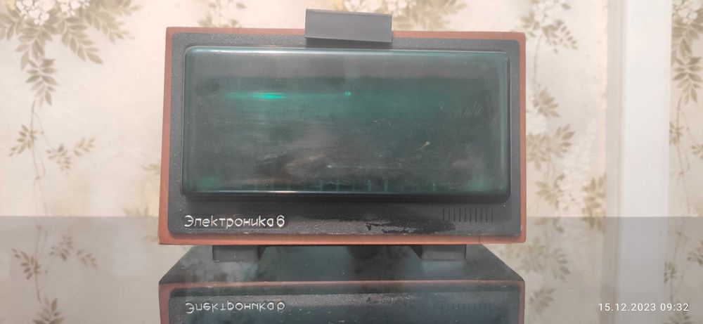 Винтажные часы будильник  Электроника 6 - СССР.