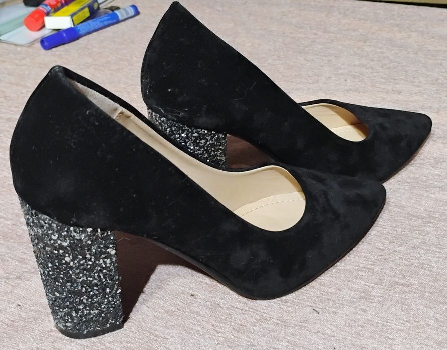 Vând pantofi dama eleganti