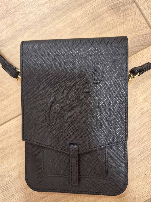 Оригинална чантичка Guess