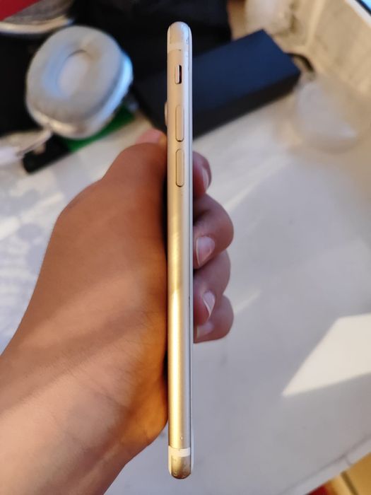 iPhone 7 в хорошем состоянии Но есть минус