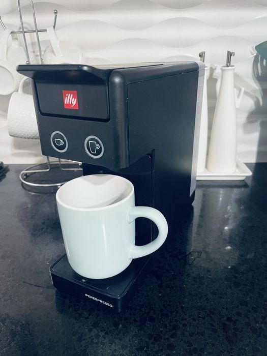 Espressor Illy Francis Y3.3 Iperespresso + 18 capsule cafea