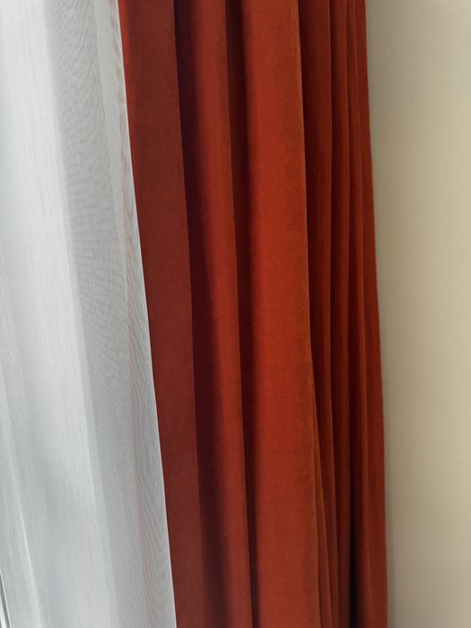 Шторы оранжевые и синие