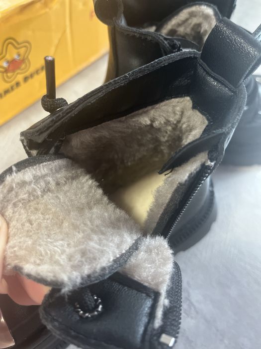 Продам детские ботинки