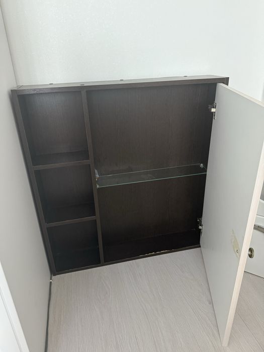 Полка с зеркалом