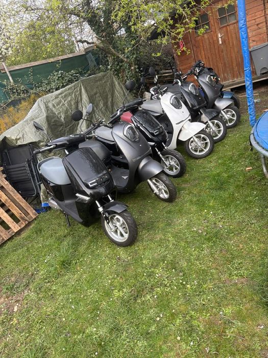 Vând scutere electrice de 50cc și 125cc