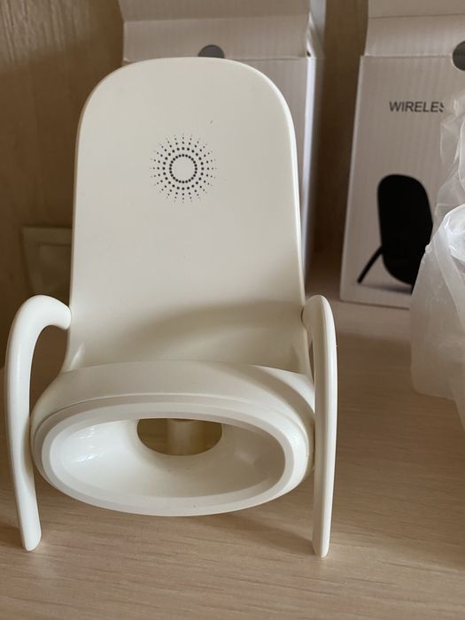 Зарядное устрлйство  для телефона