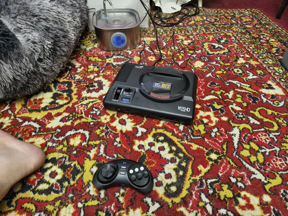 Продам Sega Mega Drive 2. Dinatronix. Genesis.