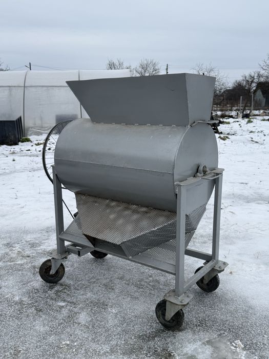 Vând sfărmătoare de porumb