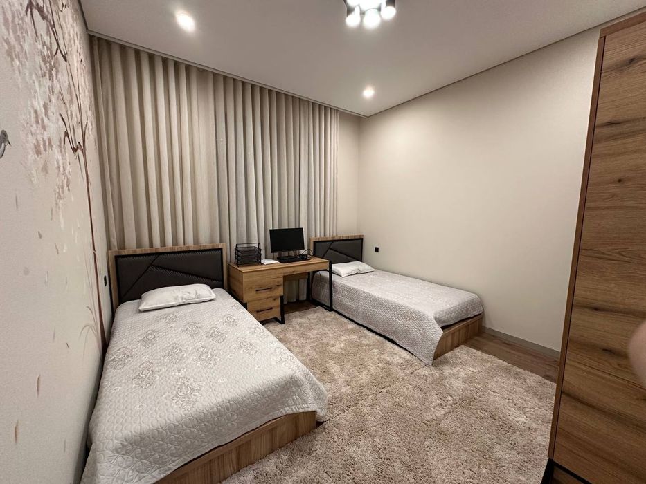 В элитном районе, в элитном доме, элитная квартира