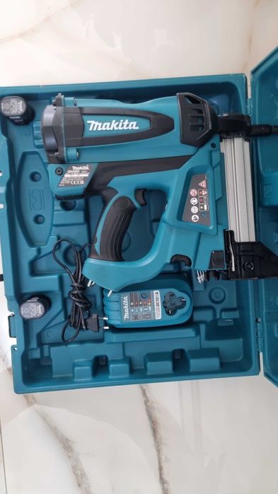 Pistol cuie beton Makita