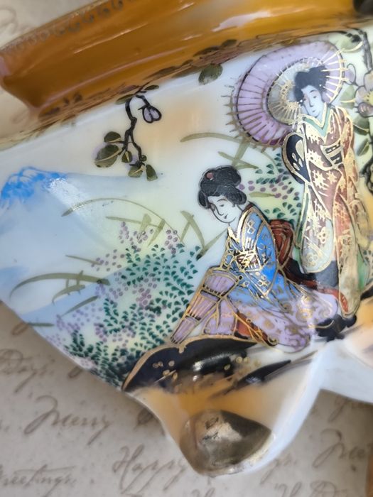 Японски порцеланов съд с капак( арома/ тамян)