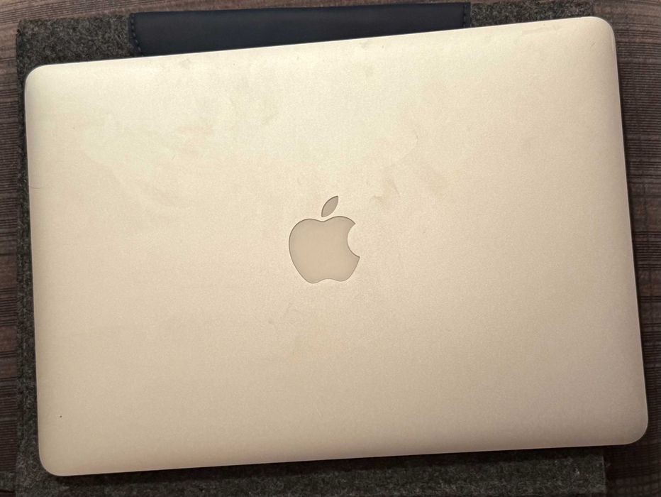 MacBook Air (13-inch, 2017)