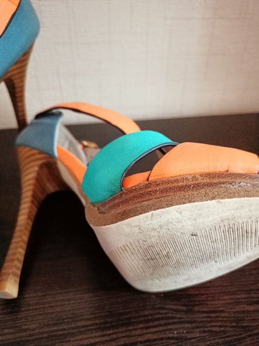 Босоножки кожаные