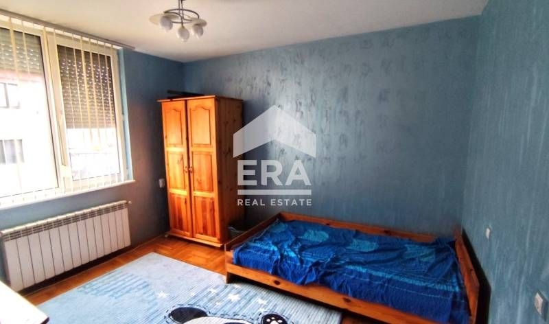 Обзаведен 3-стаен, Възрожденци