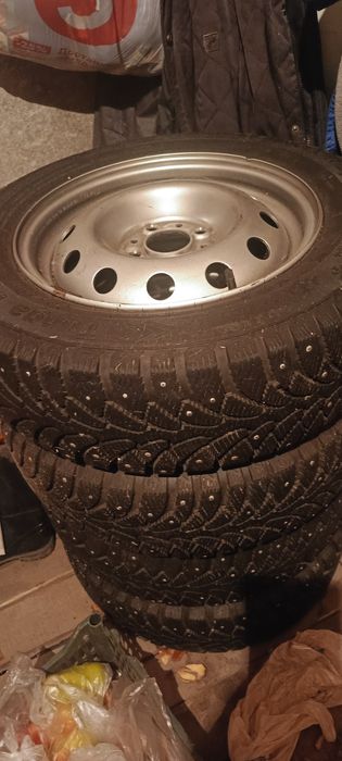 Продам комплект зимней резины
