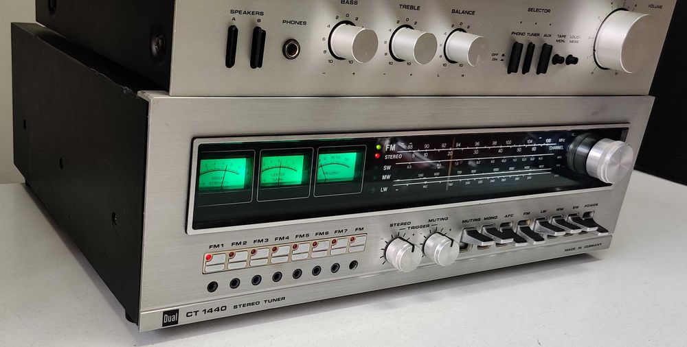Tuner radio Dual CT 1440 analog retro 1979 vumetre ace pt amplificator