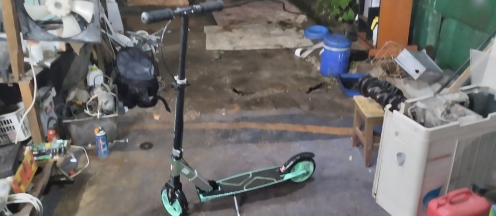 Продам самокат Roces175